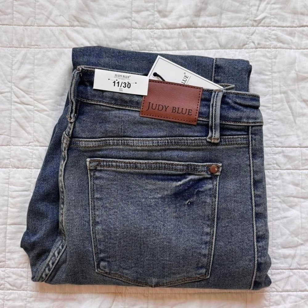 Judy Blue womens boyfriend fit faded jeans 11/30 midrise minimal stretch denim